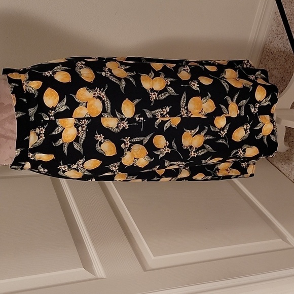 H&M Divided Size 6 Midi Black with Lemons Skirt, Side Slit and Buttons, EUC - Picture 3 of 14